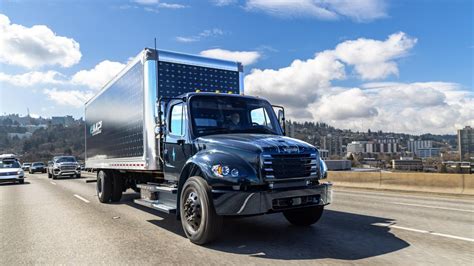 electric box trucks 2022|freightliner em2 trucks.